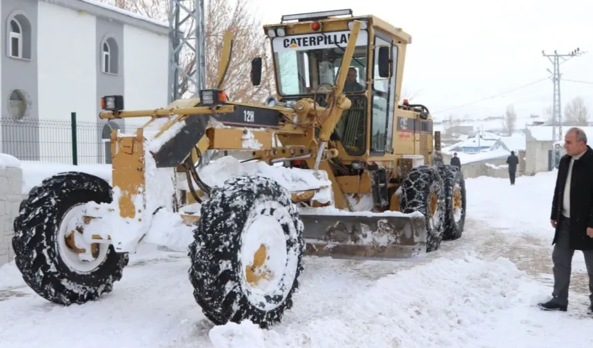 Van’da kardan dolayı kapanan 625 yoldan 469’u açıldı