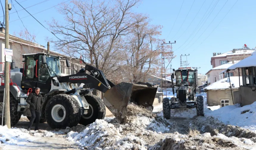 Özalp’ta karla mücadele seferberliği: Belediye ve esnaf el ele
