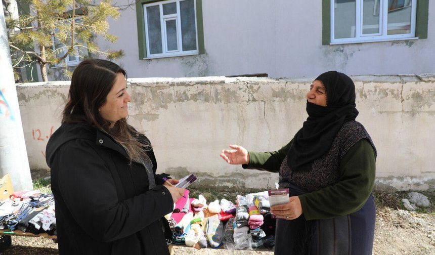 Tuşba Belediyesi Kadın Politikaları Müdürlüğü mahallelerde kadınlarla buluştu