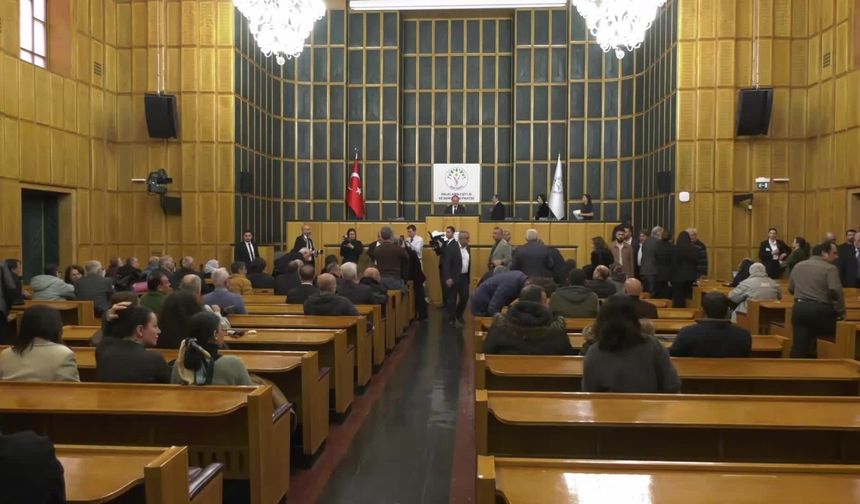 Hatimoğulları: "Epstein dosyasıyla Türkiye'de bağlantısı olanlar hakkında acilen soruşturma açılmalı"