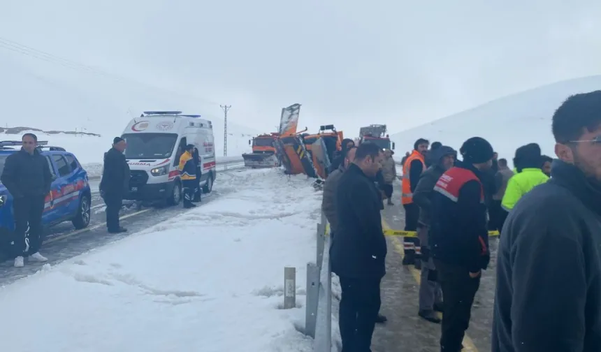 Van’da kar küreme aracı devrildi: 2 işçi hayatını kaybetti