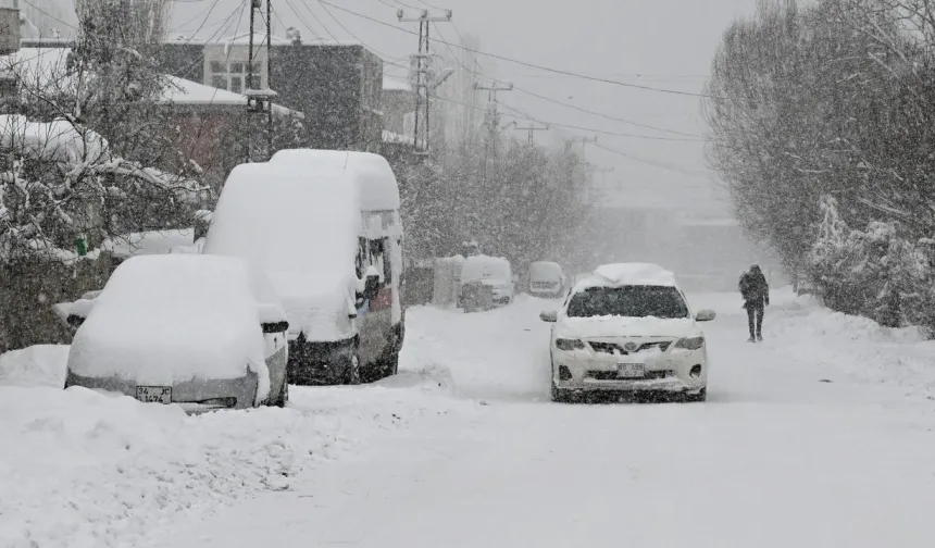 Van’da kar etkili oldu: 166 mahalle ve 224 mezra yolu ulaşıma kapandı