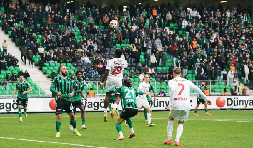 Vanspor, Sakaryaspor deplasmanında uzatma dakikalarında yediği golle 2-1 mağlup oldu