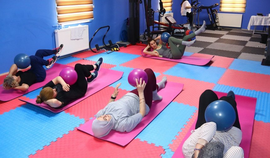 Edremit Belediyesi’nin ücretsiz spor kurslarına yoğun ilgi