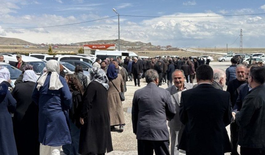 31 yıl sonra tahliye edilen Enes Tunç, Erciş’te kitlesel ziyaretle karşılandı