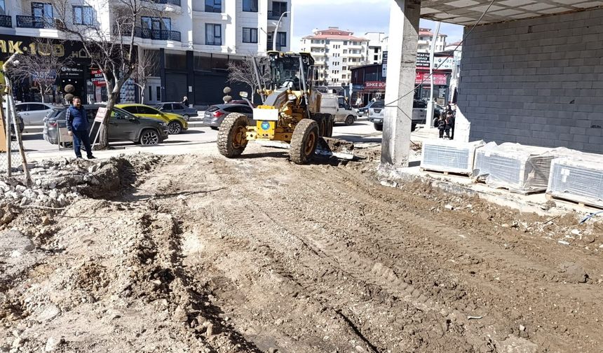 İpekyolu Belediyesi, Merkez ve kırsal mahallelerde yol ve kaldırım çalışmalarını sürdürüyor