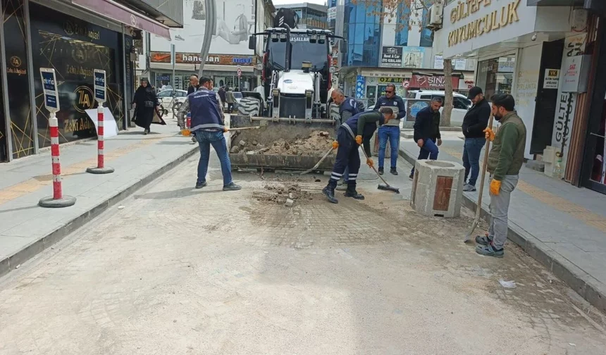 İpekyolu Belediyesi’nden kent genelinde yol ve onarım çalışması
