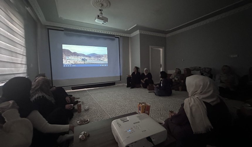 Edremitli kadınlar film gösteriminde buluştu