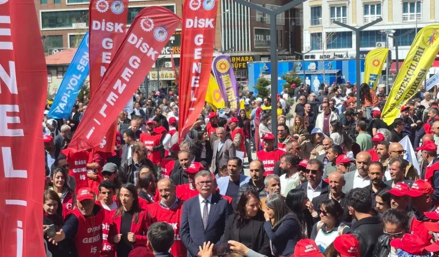 KESK Eş Genel Başkanı Karagöz Van’da konuştu: “Sırtını emekçiye dönen bu anlayışı protesto edelim”