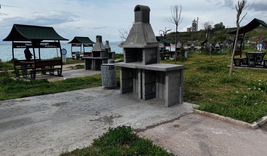 Edremit Belediyesi’nden mesire alanına 75 yeni barbekü