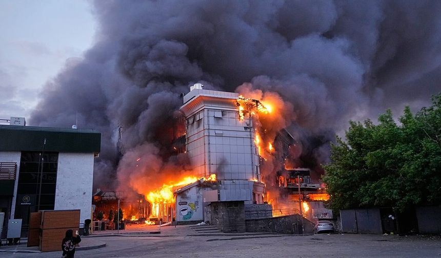 Doğu Avrupa’da savaş: Kiev vuruldu, Rusya’nın petrol tesisleri hedef alındı