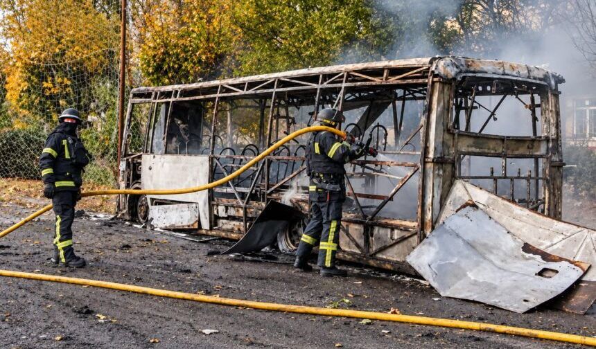 Otobüse güdümlü bomba: 30 ölü