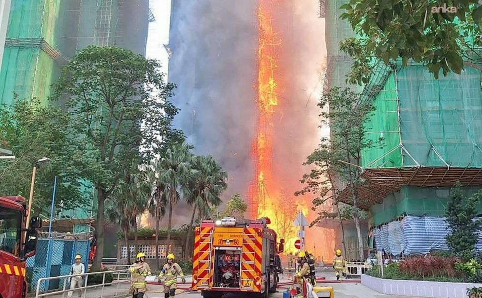 Hong Kong’da 31 katlı gökdelende yangın: 4 kişi hayatını kaybetti