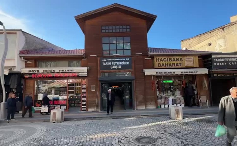 Van’da otlu peynir üretimi düşüyor: “Eskiden fakirlerin sofrasında peynir vardı; şimdi lüks"