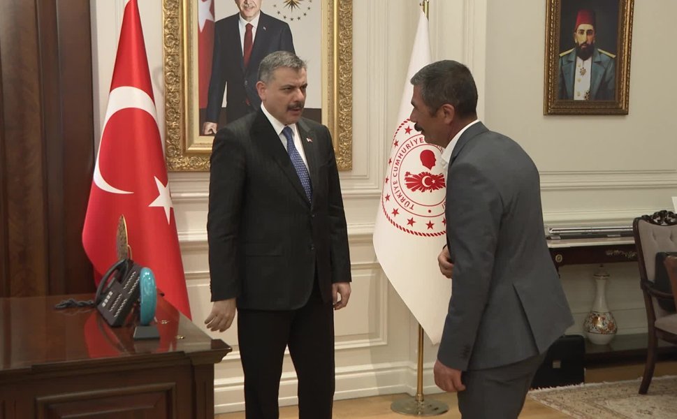 Bakan Çiftçi, eylemlerini sonlandıran maden işçileriyle görüştü