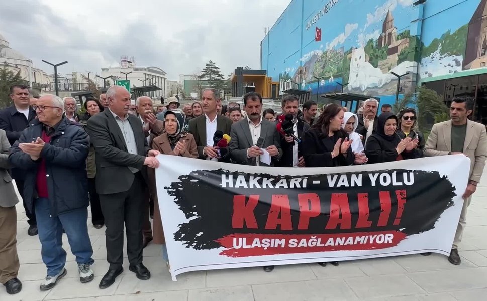 Hakkari-Van yol krizine bir tepki de Van'dan geldi
