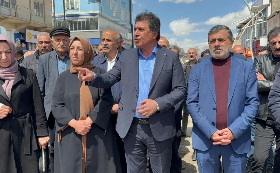 Van Başkale’de 3 gencin gözaltında darp edildiği iddiası protesto edildi