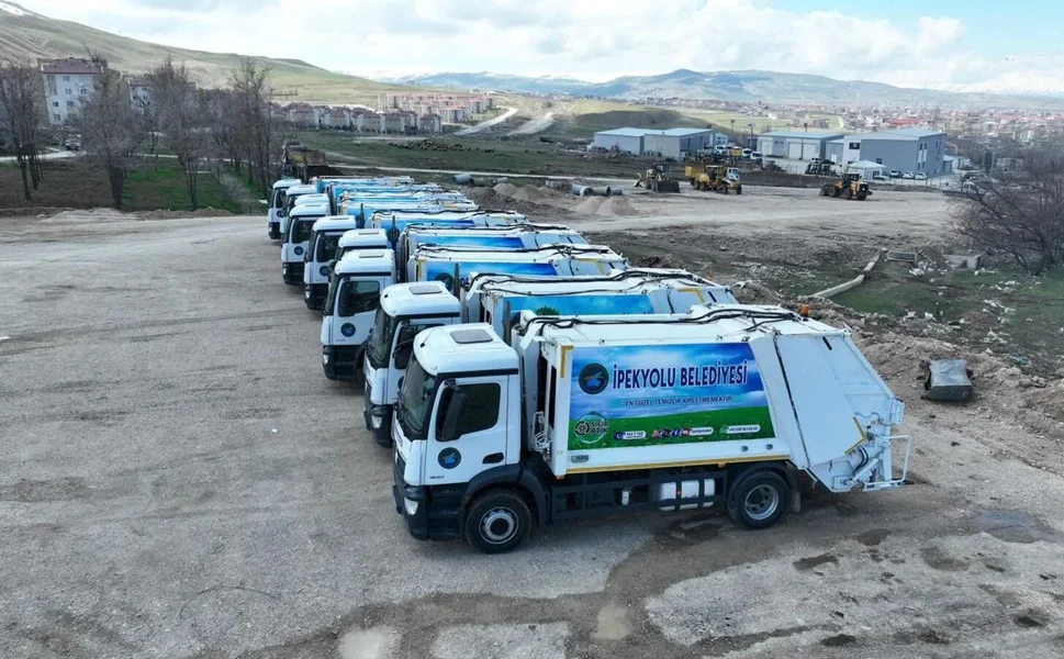İpekyolu Belediyesi’nden temizlik hamlesi: Araç filosu 23 yeni araçla güçlendirildi