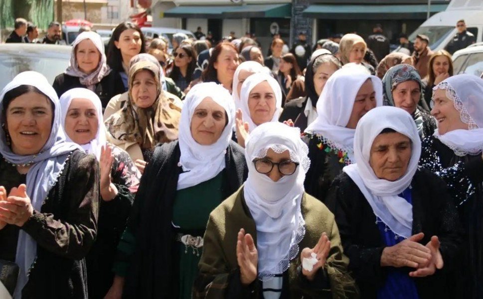 Barış Anneleri, Abdullah Öcalan ile görüşmek için bakanlığa başvuracak