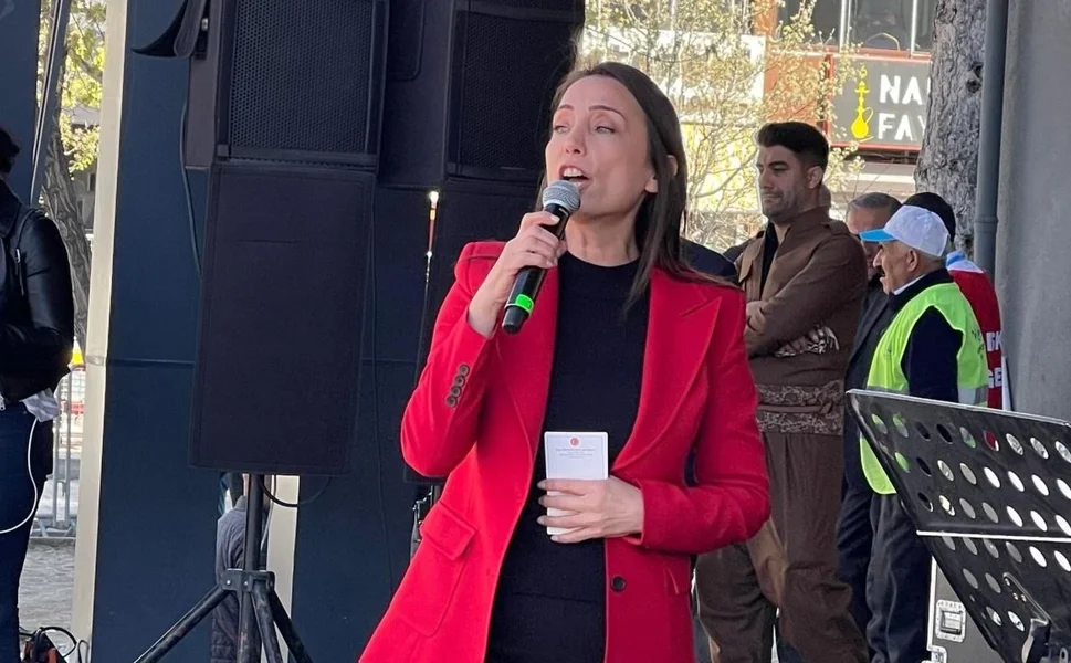 Hatimoğulları Van’da konuştu: “Bu devran direne direne değişecek”