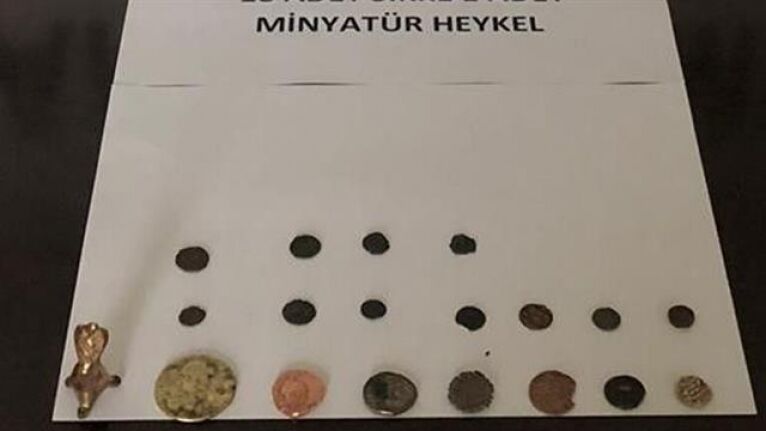 Van'da 18 Adet Sikke ile 1 Adet Minyatür Heykel Ele Geçirildi