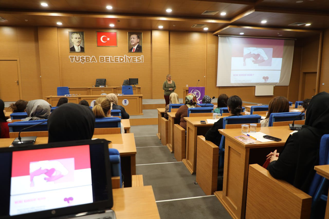 Tuşba Belediyesi'nden Kadın Çalışanlara Yönelik Sağlık Ve Hukuk Semineri4