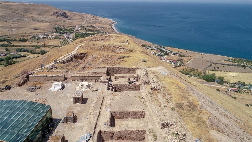 Topraktepe Kalecik Kalesi