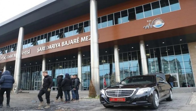 Van’da kayyım ataması sonrası çöküş: İlçeler hizmetsiz, mezarlıklar ve yeşil alanlar sahipsiz kaldı