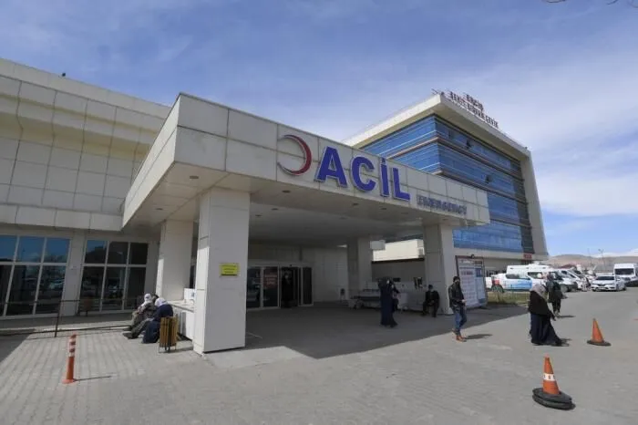 Erciş'te Traktör Kazası: Küçük Çocuk Hayatını Kaybetti