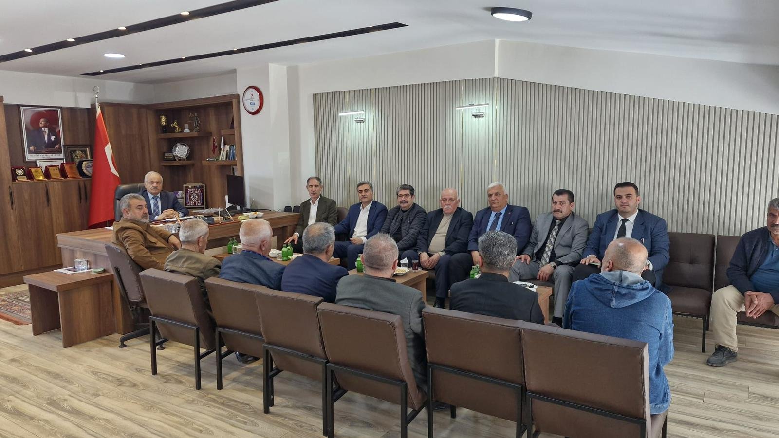 Van’da DEM Parti heyetinden Oto Sanayi Sitesi’ne ziyaret