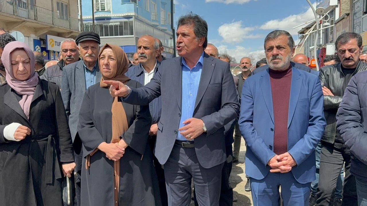 Van Başkale’de 3 gencin gözaltında darp edildiği iddiası protesto edildi