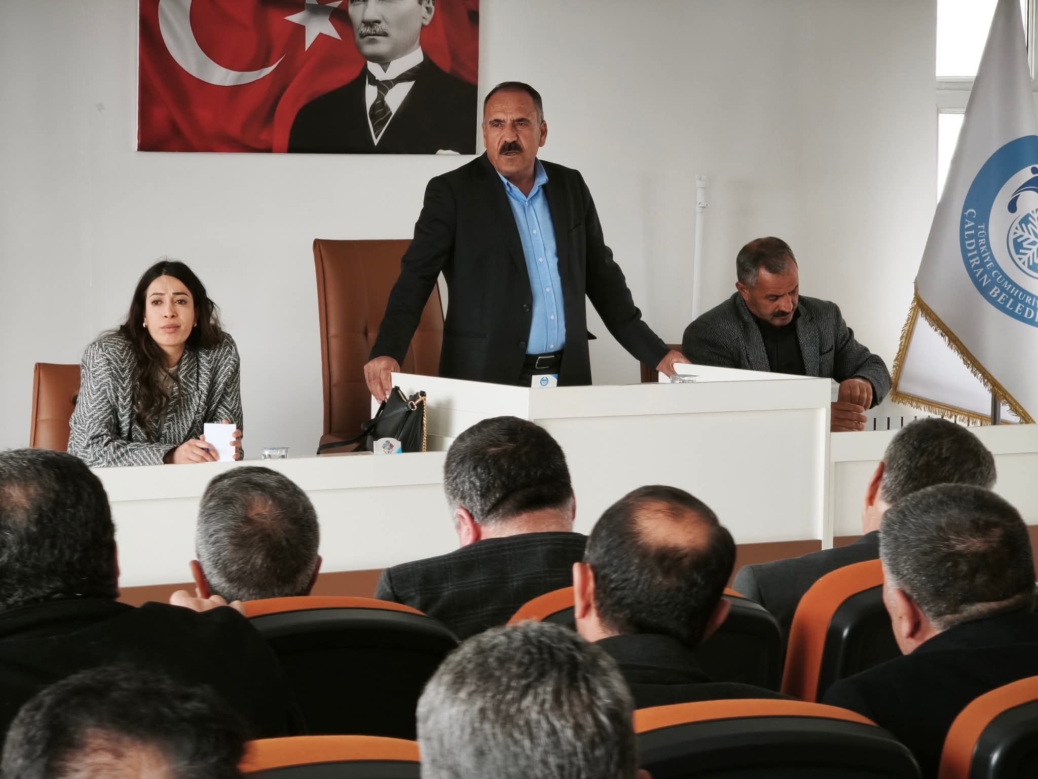 Çaldıran Belediyesi eşbaşkanları mahalle muhtarlarıyla sorun ve talepleri görüştü