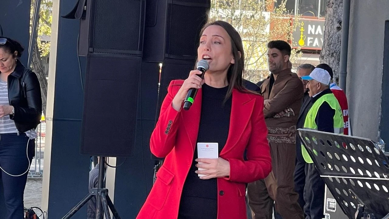 Hatimoğulları Van’da konuştu: “Bu devran direne direne değişecek”