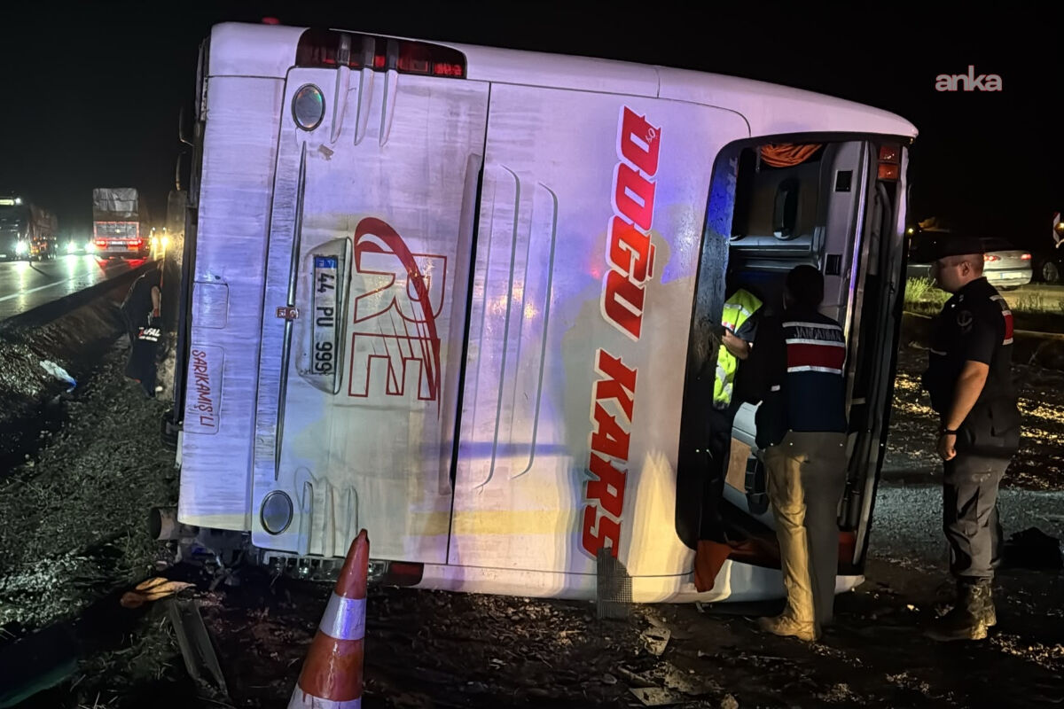 Kırıkkale'de yolcu otobüsü devrildi: 40 kişi hastaneye kaldırıldı
