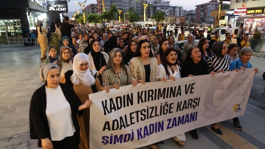 Van'da Rojin Kabaiş için yürüyüş: "Bir kadının ölümü belirsizliğe terk edilemez"